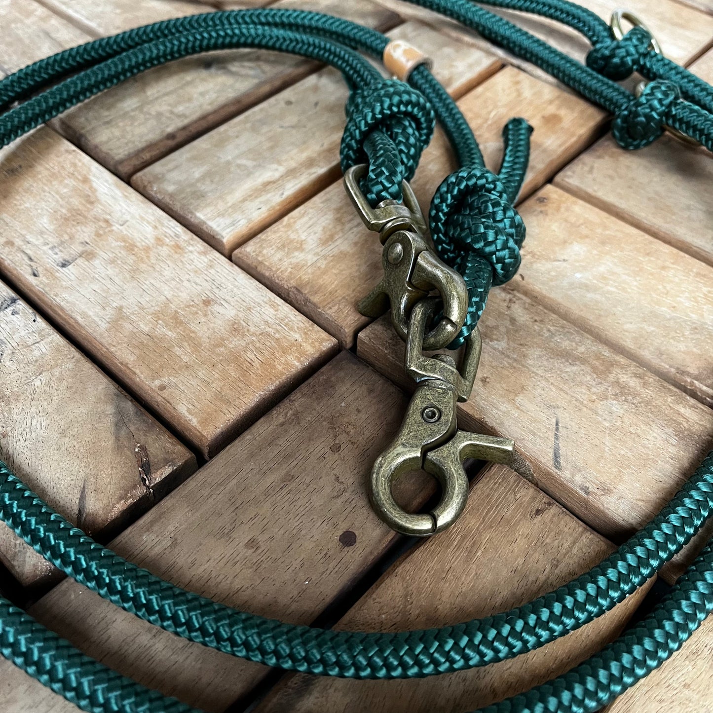 Length-adjustable leash