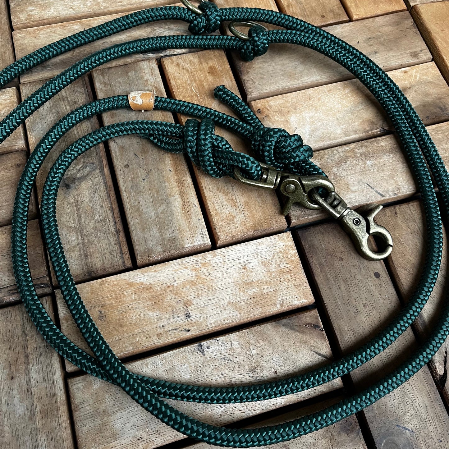 Length-adjustable leash