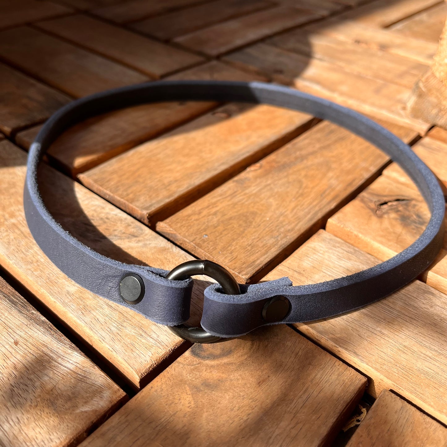 Branded leather collar BROWN