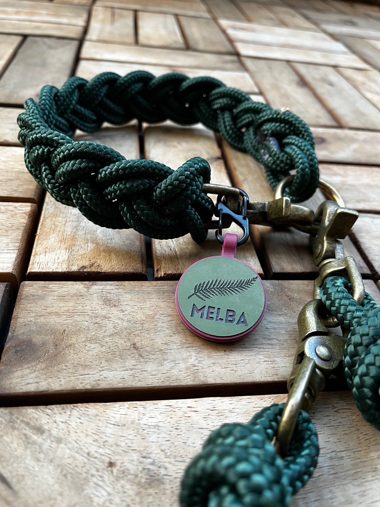 Length-adjustable leash