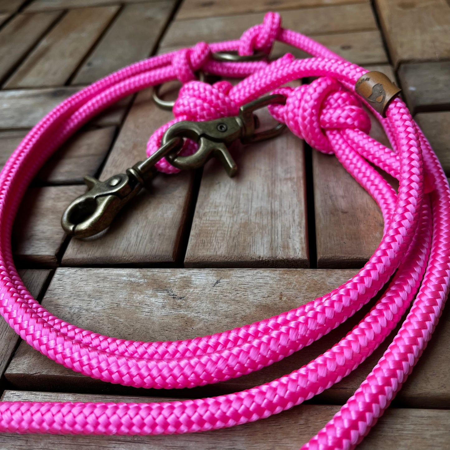 Length-adjustable leash