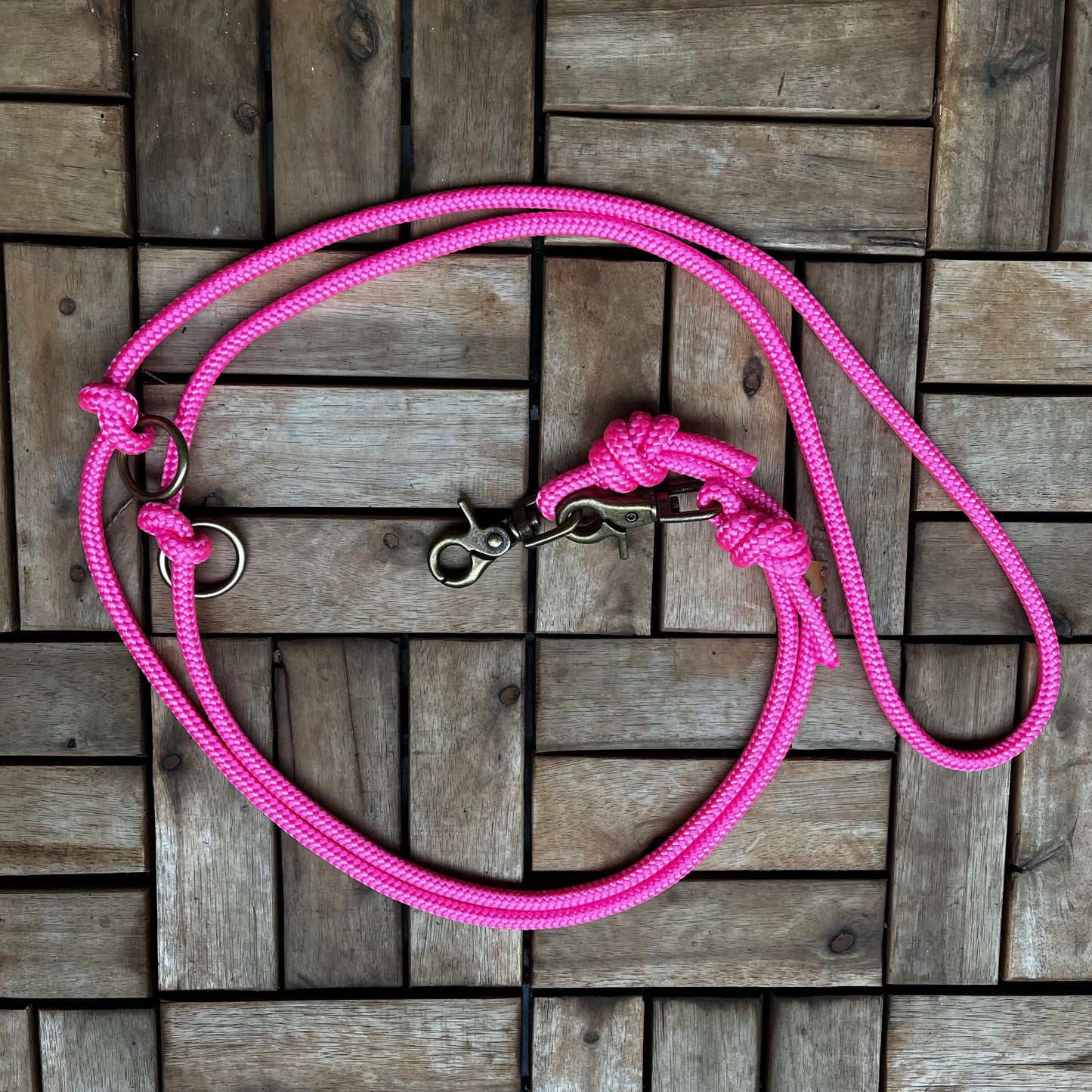 Length-adjustable leash
