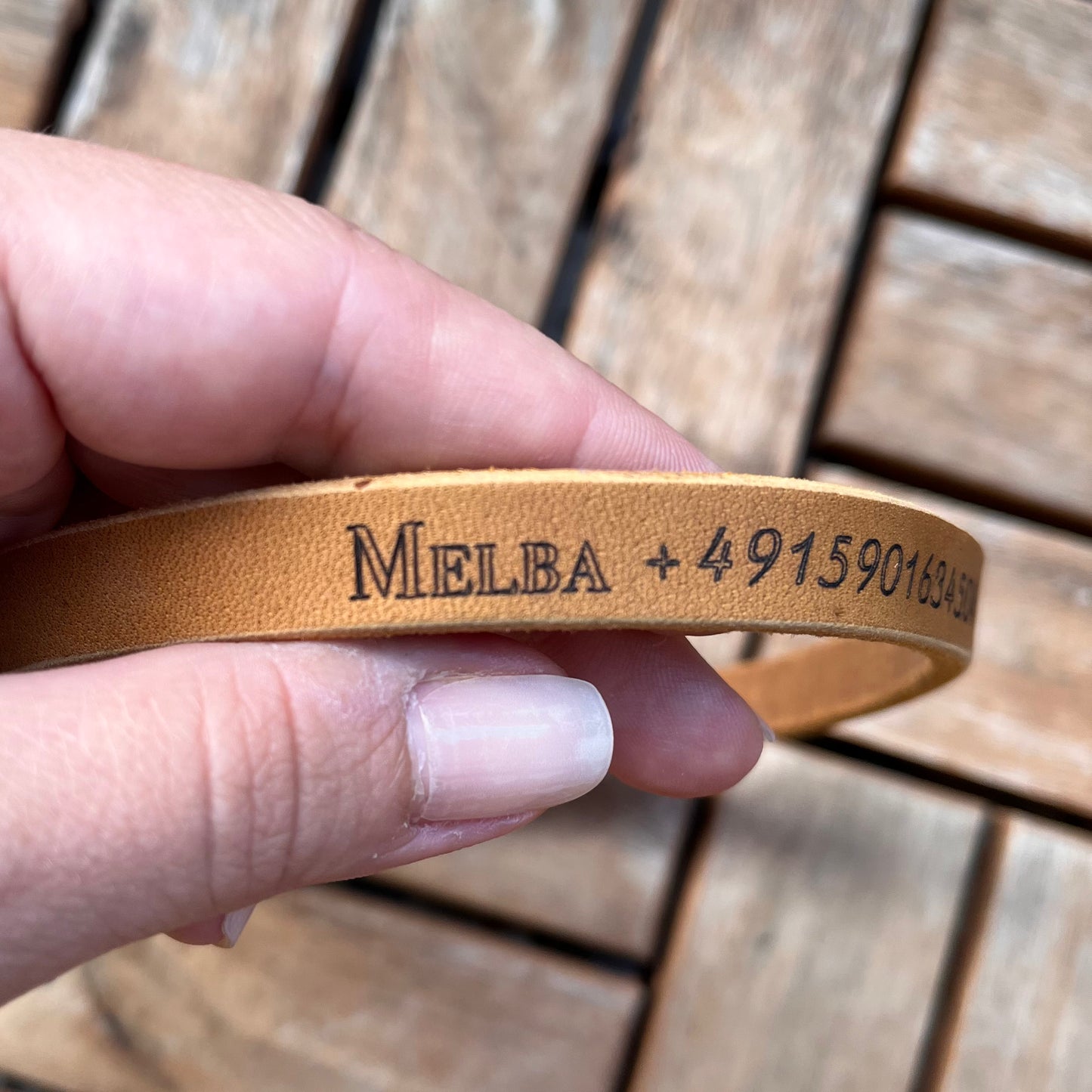 Branded leather collar BROWN