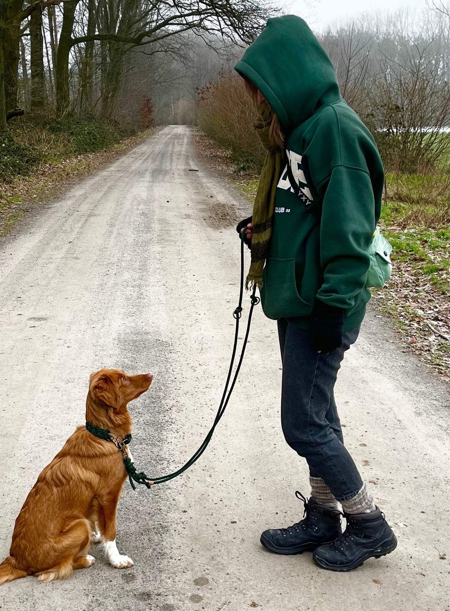 Length-adjustable retriever leash